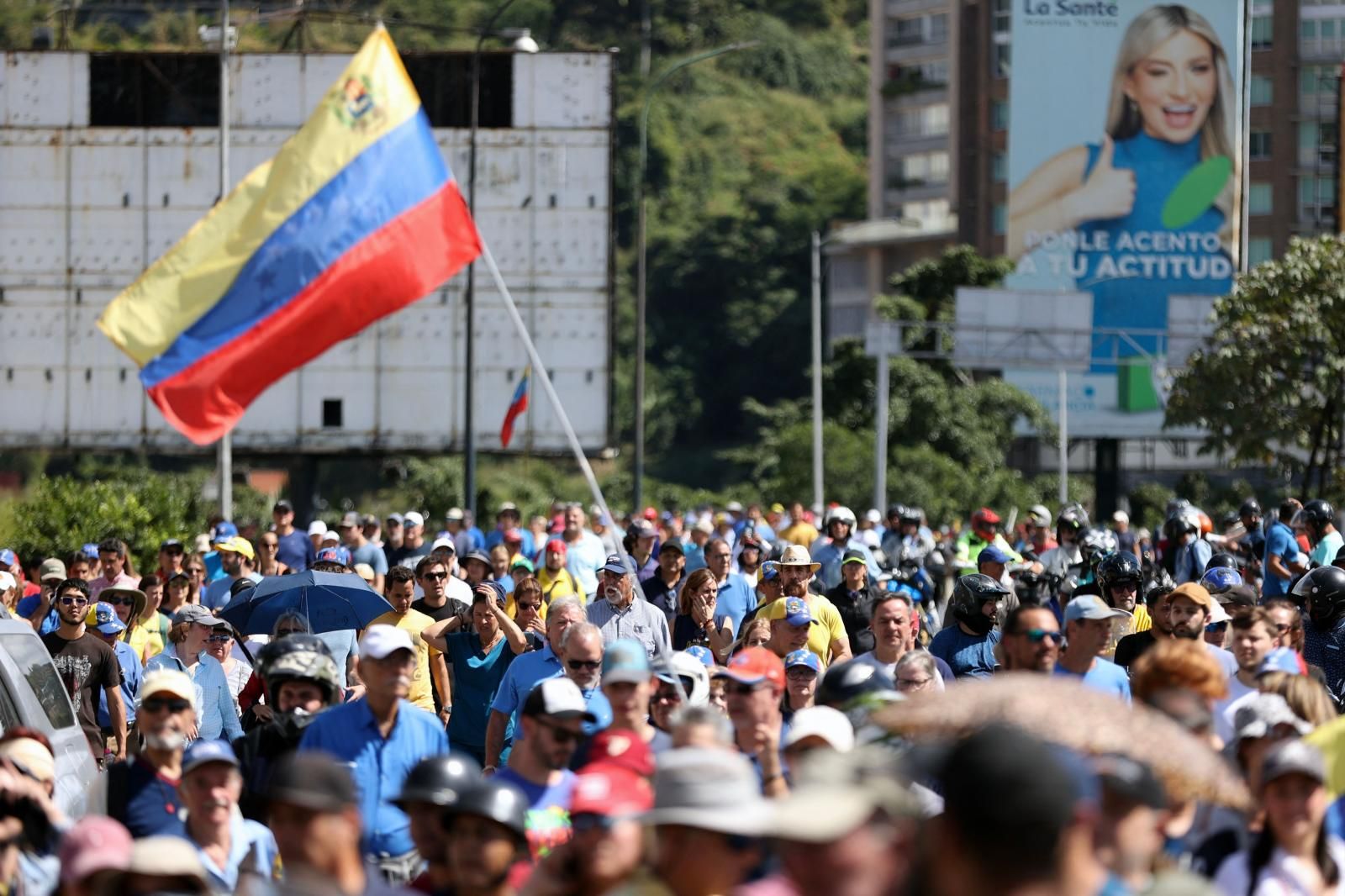 Fotografías: los opositores al chavismo se concentran en Caracas ante la presencia de las nuevas milicias civiles armadas