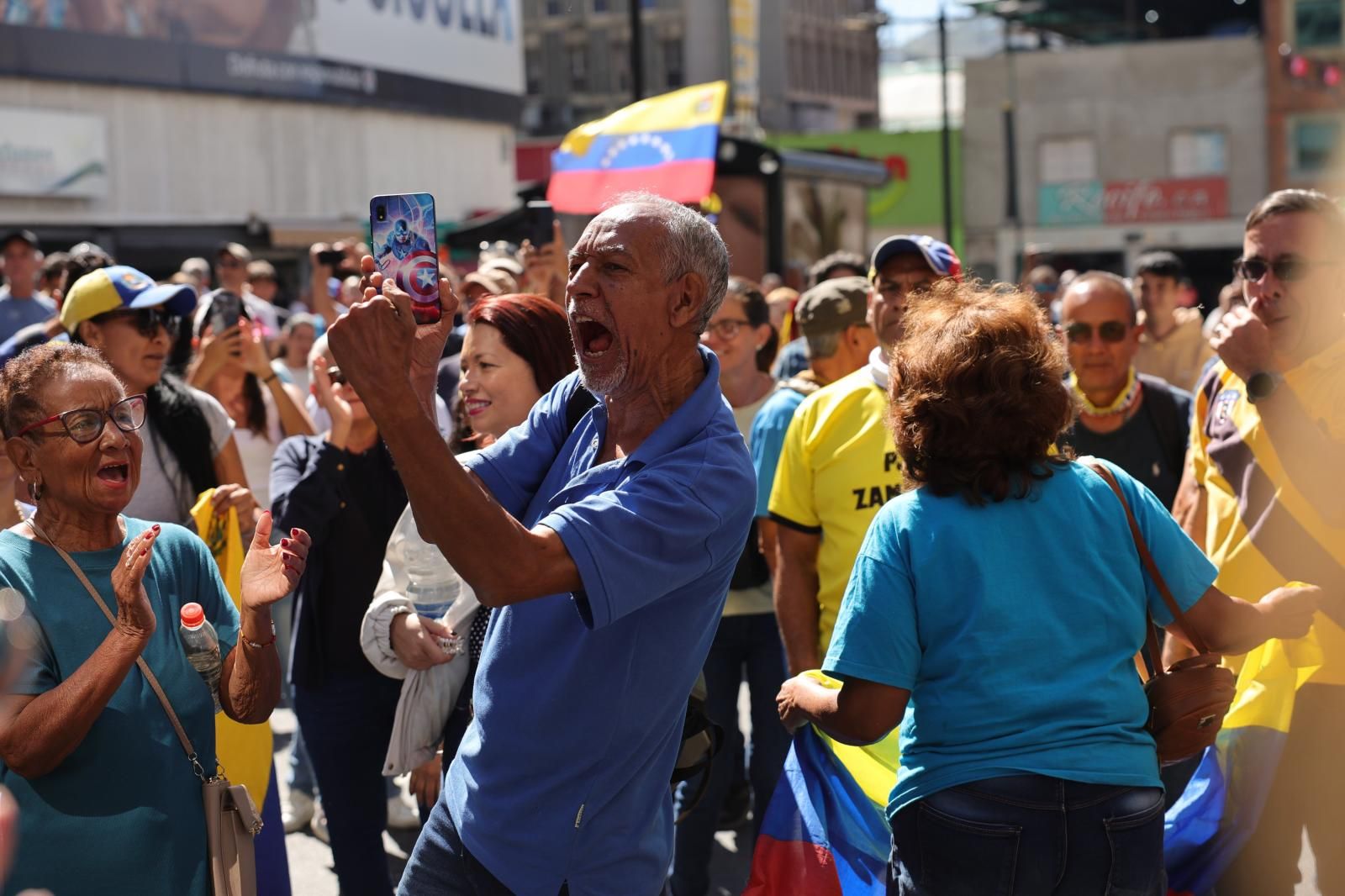 Fotografías: los opositores al chavismo se concentran en Caracas ante la presencia de las nuevas milicias civiles armadas