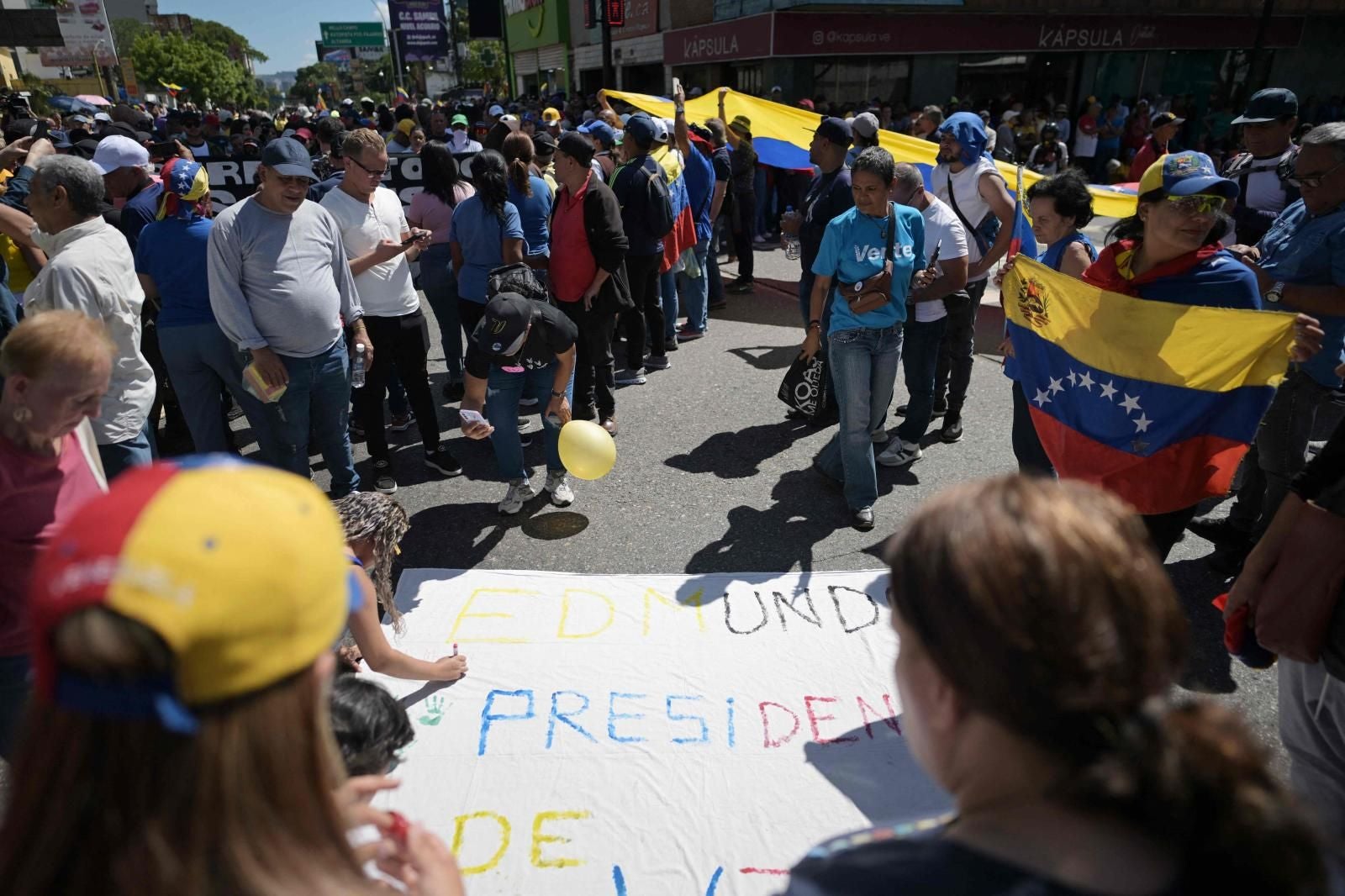 Fotografías: los opositores al chavismo se concentran en Caracas ante la presencia de las nuevas milicias civiles armadas