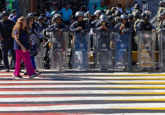 Fotografías: los opositores al chavismo se concentran en Caracas ante la presencia de las nuevas milicias civiles armadas
