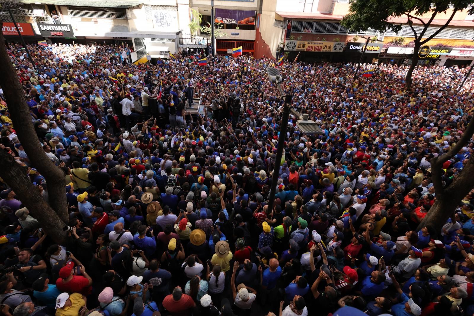 Fotografías: los opositores al chavismo se concentran en Caracas ante la presencia de las nuevas milicias civiles armadas