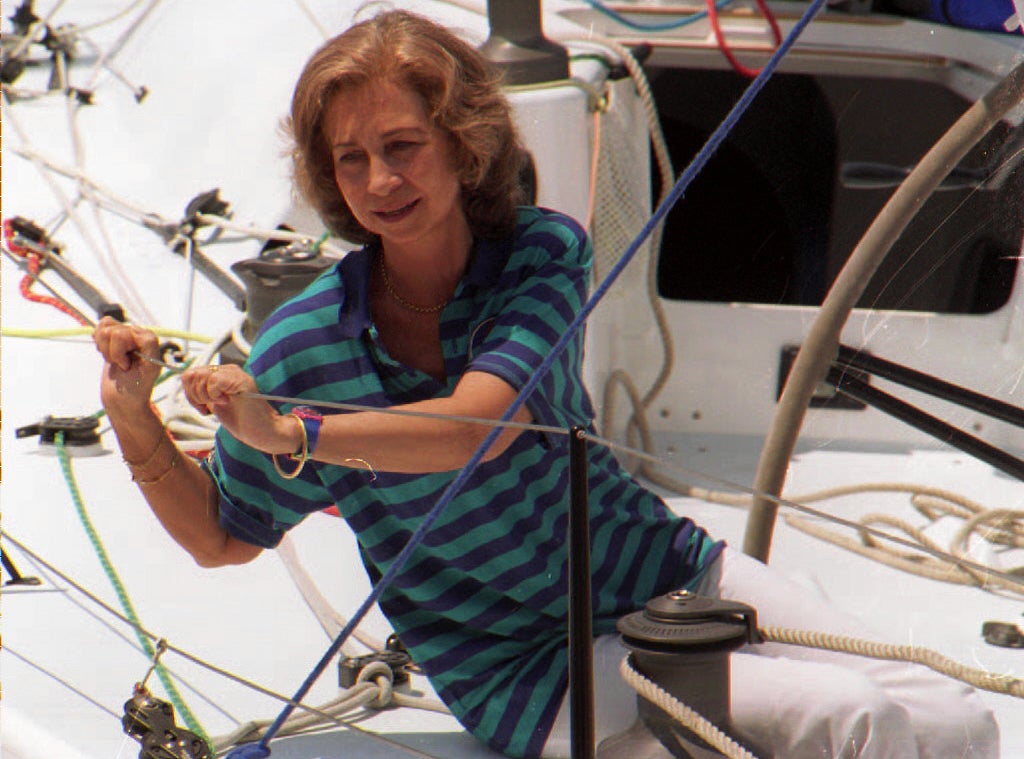 Doña Sofía a bordo del velero «Bribón».