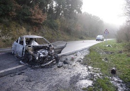 Un coche, tras un accidente de tráfico en Navarra.