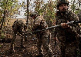 Soldados ucranianos en la línea del frente en la región de Zaporiyia.