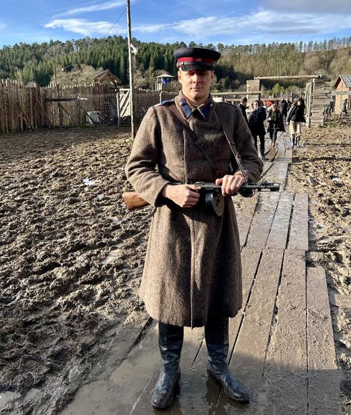 Imagen secundaria 2 - 'La tregua' reproduce con todo detalle un gulag de Kazajistán en el aeródromo de Dima.