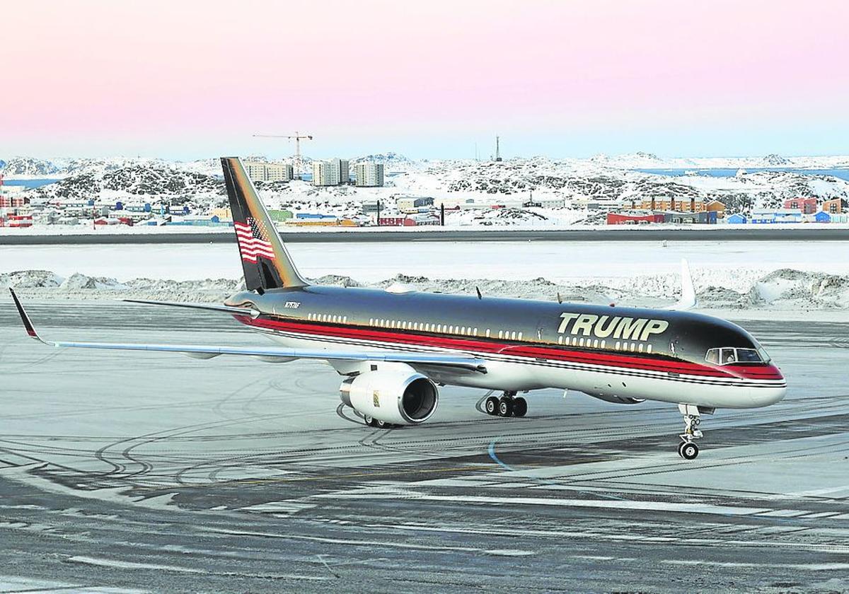 El avión en el que el hijo de Trump viajó esta semana al territorio autónomo danés de Groenlandia.