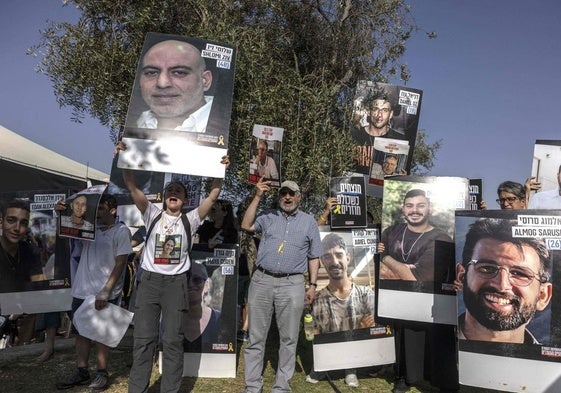 Imagen de archivo de una protesta de los familiares de los rehenes para reclamar a Netanyahu que negocie con Hamás.