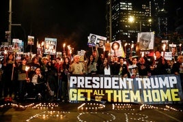 Manifestación de familiares de rehenes en Tel Aviv.