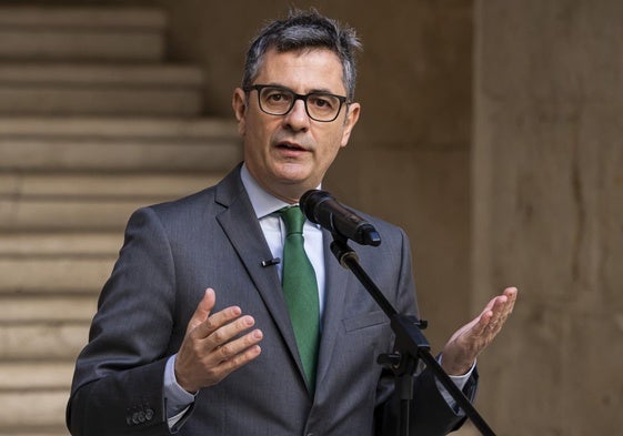 El ministro de la Presidencia, Justicia y Relaciones con las Cortes, Félix Bolaños, durante una rueda de prensa tras su visita a Valladolid este viernes.