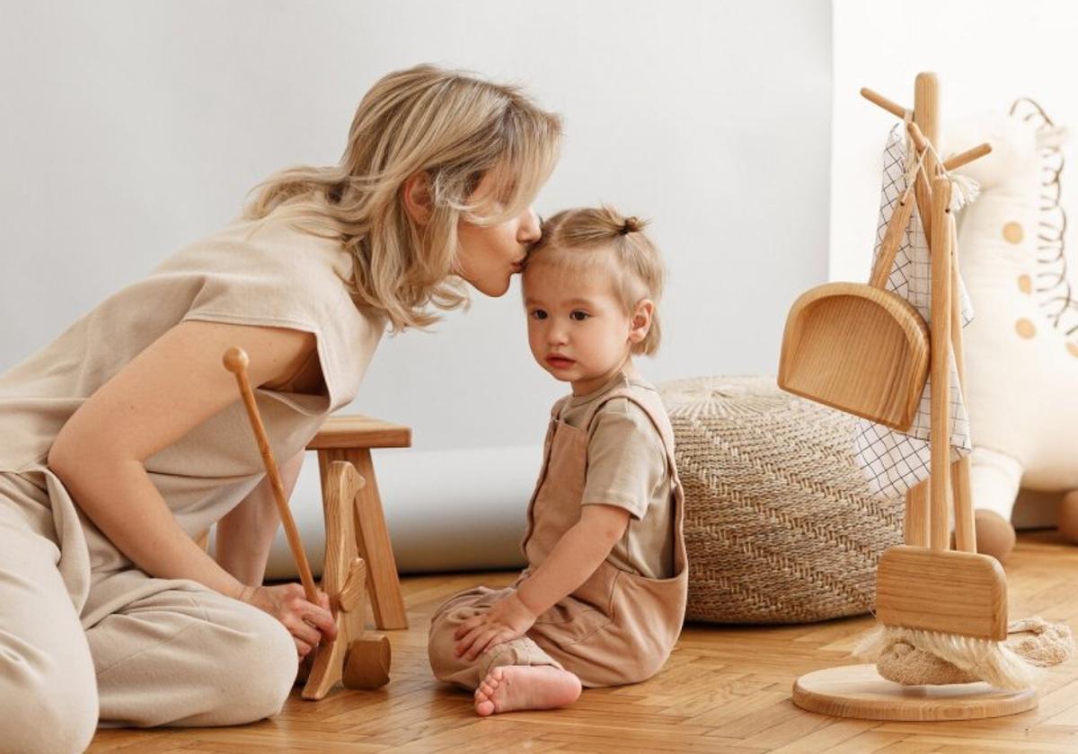 Madres que solo visten a sus hijos de beige