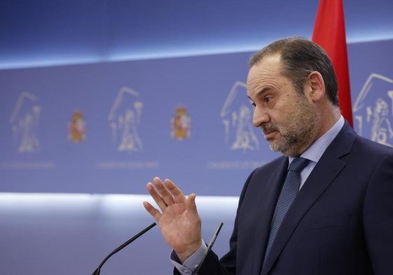 José Luis Ábalos, en una rueda de prensa, en el Congreso