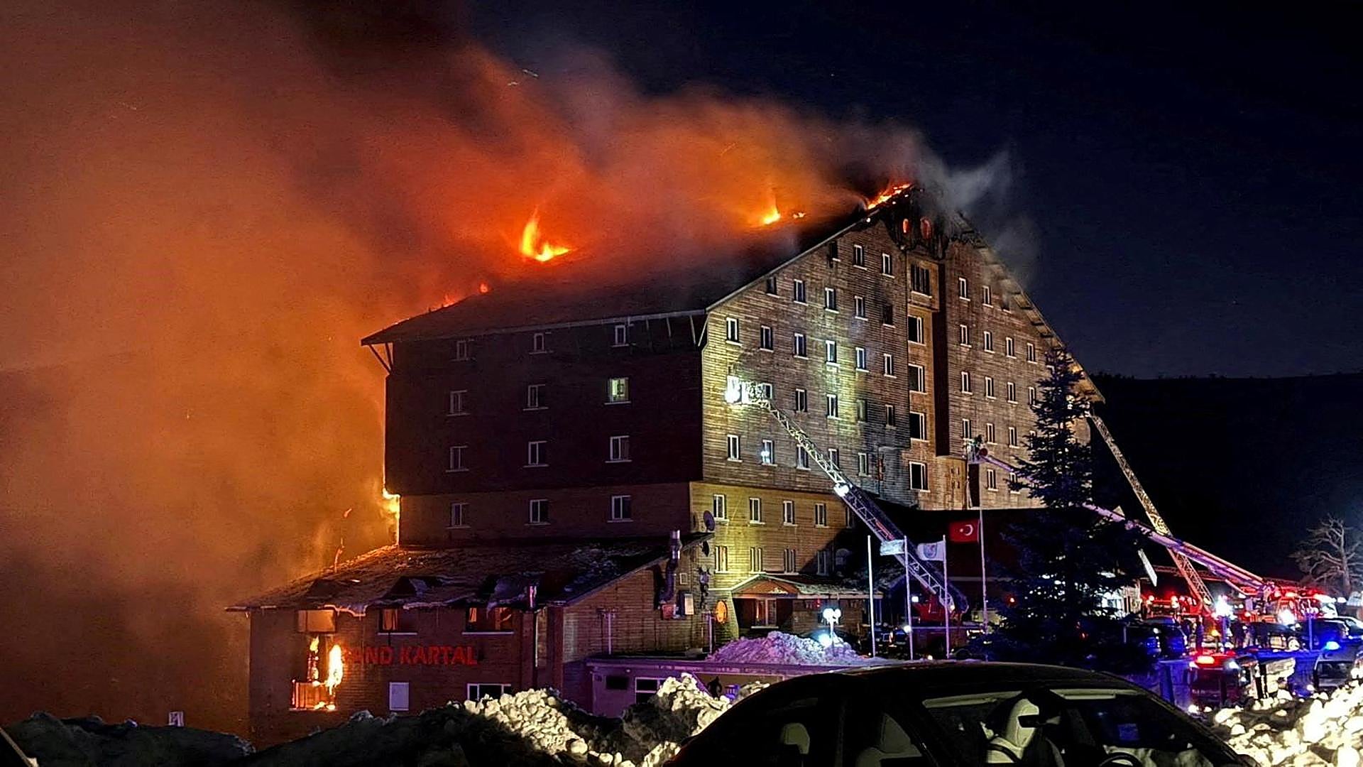トゥルキエのスキー場でホテル火災、少なくとも69人が死亡、50人が負傷