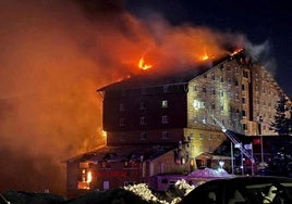 Las llamas se extendieron por todo el complejo hotelero en apenas media hora.