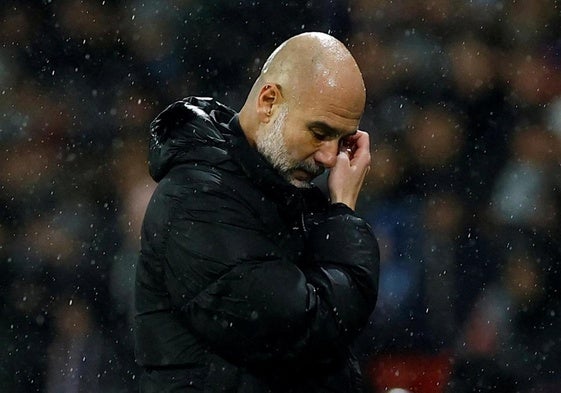 Pep Guardiola, durante el partido de Champions disputado por el City en el Parque de los Príncipes.