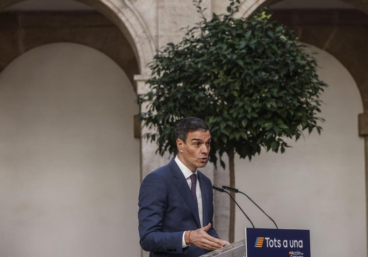 El presidente del Gobierno, Pedro Sánchez, interviene tras una reunión con agentes sociales, en la Delegación del Gobierno en la Comunidad Valenciana