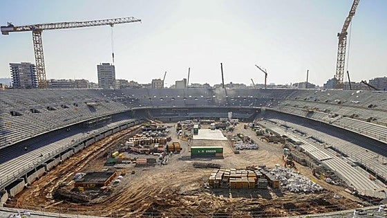 El Barça baraja disputar el clásico en un gran estadio europeo