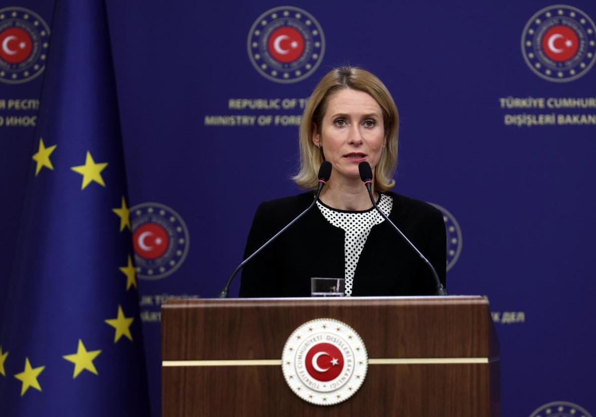 La jefa de la diplomacia europea, Kaja Kallas, este viernes durante su visita a Estambul.