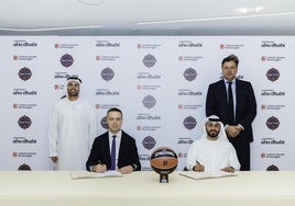 Firma del acuerdo para la Final Four de la Euroliga 2025.