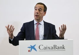 El consejero delegado de CaixaBank, Gonzalo Gortázar, durante la presentación del Plan Estratégico 2025-2027