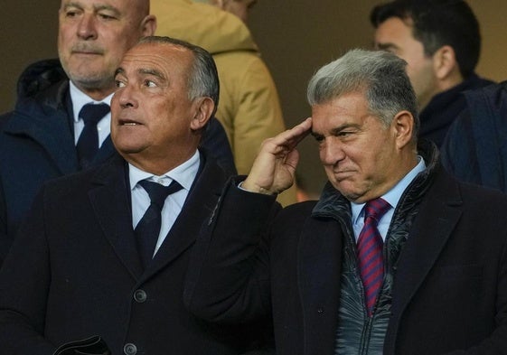 Joan Laporta, presidente del Barça, junto al vicepresidente primero del club, Rafael Yuste.