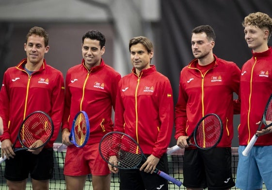 David Ferrer, junto a los jugadores que componen el equipo español de Copa Davis.