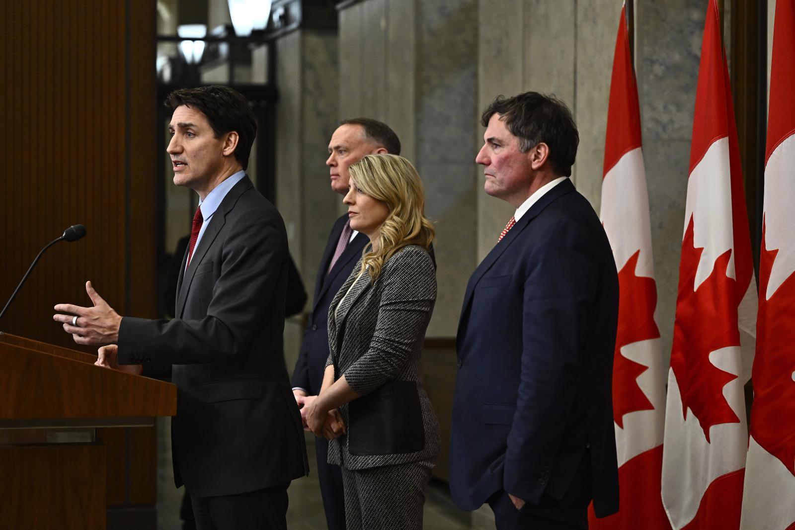 La guerra arancelaria está en marcha: Trump firma la subida de tasas mientras Canadá y México responden con medidas recíprocas