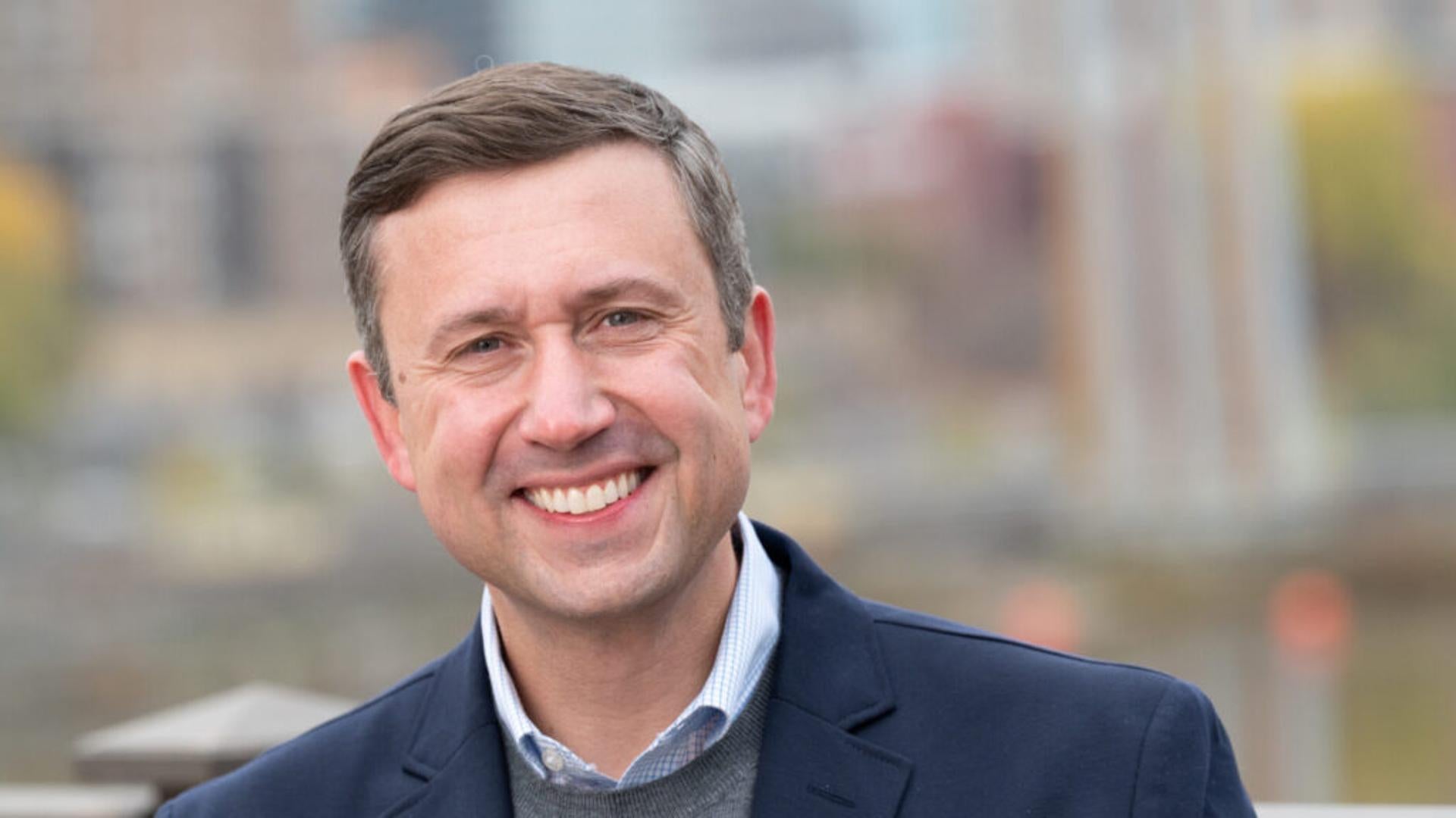 Amerika Birleşik Devletleri Demokrat Partisi Ken Martin'i yeni bir lider olarak seçiyor