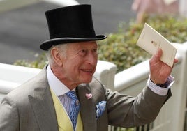 Carlos III sigue la estela de su hijo Harry y rueda un documental con Amazon Prime