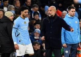 Omar Marmoush, el segundo fichaje más caro del mercado, con Pep Guardiola.
