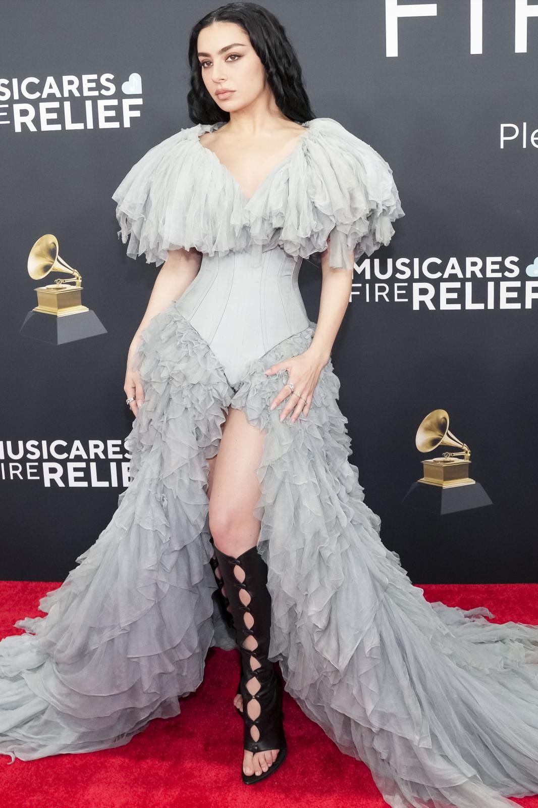 Charli XCX, de Jean Paul Gaultier Alta Costura.