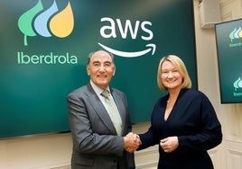 Ignacio Galán, presidente de Iberdrola, y Lindsay McQuade, directora de Energía para EMEA de Amazon.