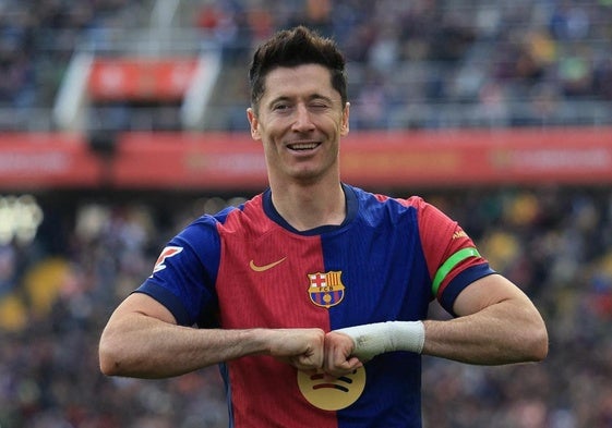 Robert Lewandowski celebra el gol que marcó ante el Alavés.