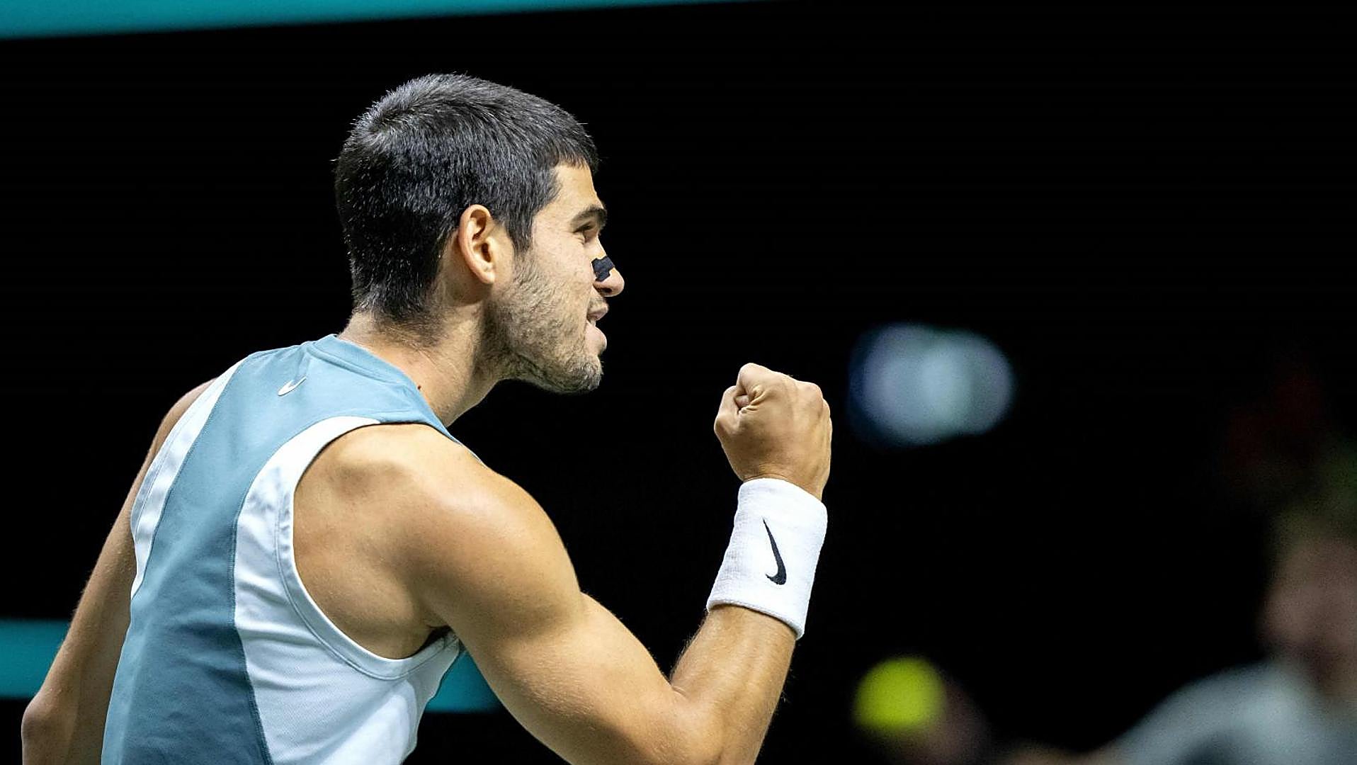 Alcaraz Upset by Van de Zandschulp in Indoor Debut