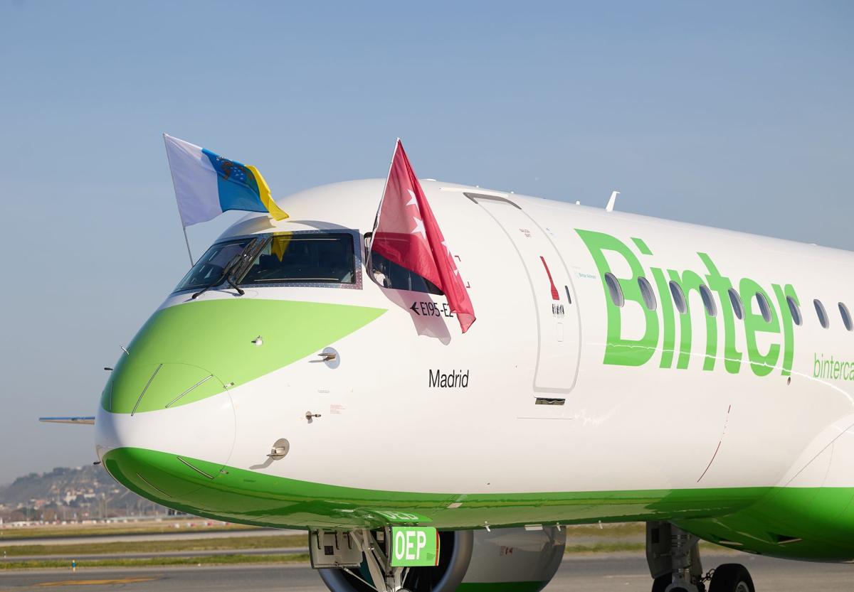 Un avión de Binter en la celebración del primer aniversario de la ruta Madrid-Canarias.