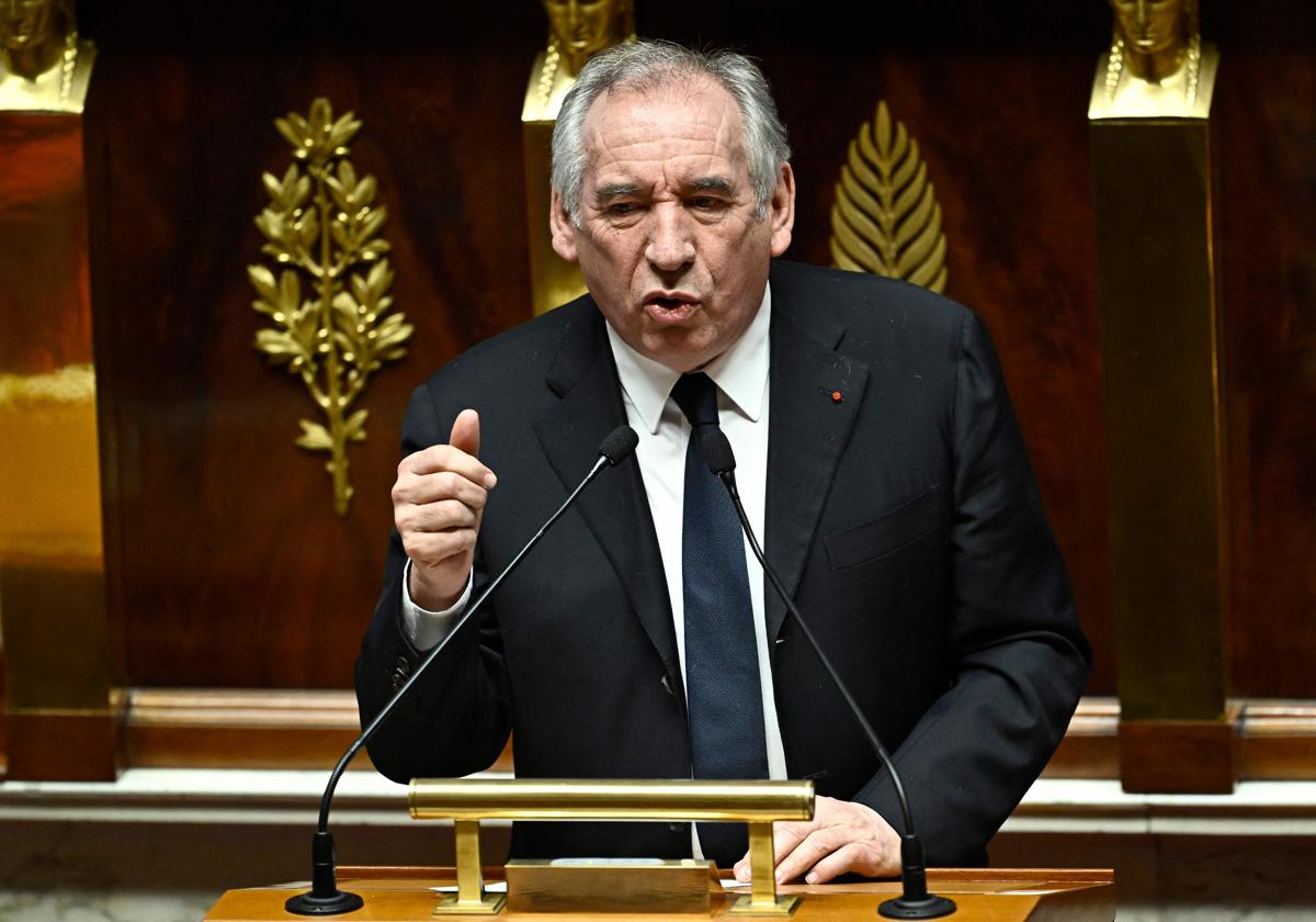 Bayrou supera otra moción de censura y apacigua la crisis política en Francia