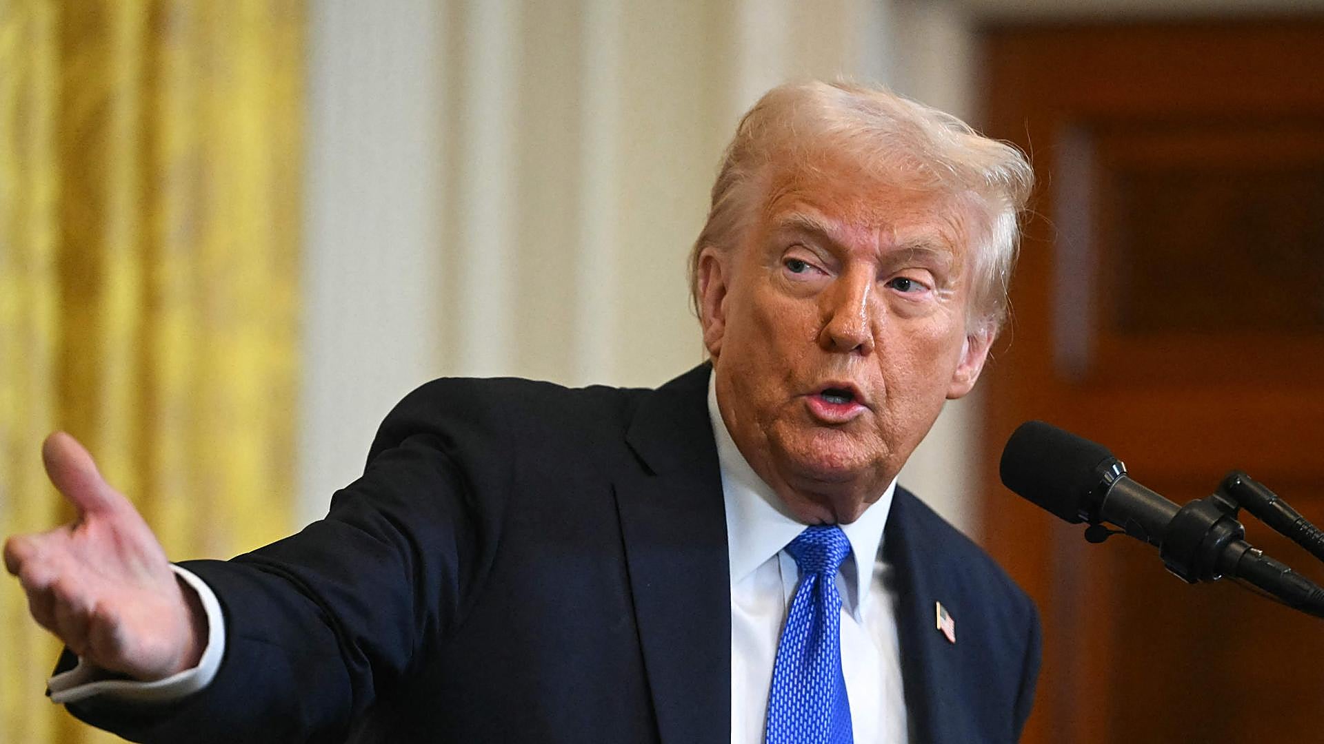 トランプは人道援助の解体を消費します