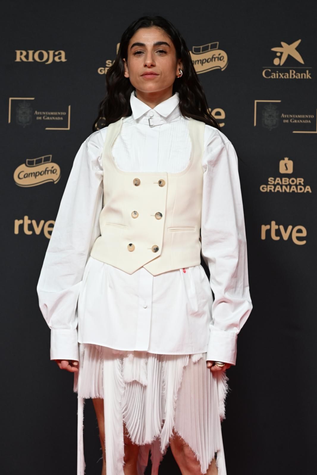 Carolina Yuste, muy ella con este estilismo de Alexander McQueen. 