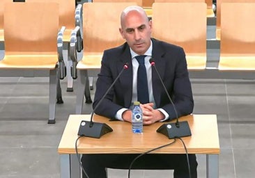 Luis Rubiales: «Estoy totalmente seguro de que Jenni me dio su aprobación para besarla»