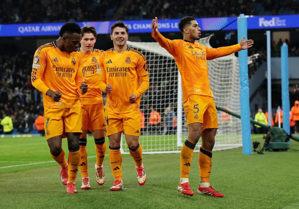 Bellingham celebra el gol que culminó la remontada del Madrid en el Etihad.