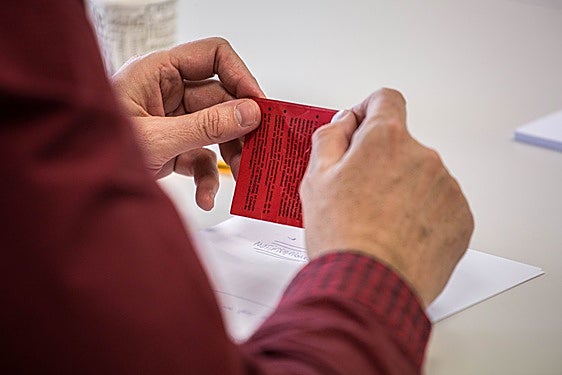 El número de peticiones de asilo pendientes en España se dispara un 27% hasta superar las 242.000