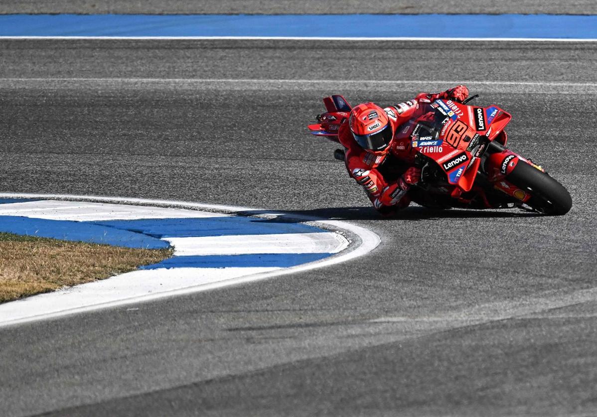 Marc Márquez, rodando con la Ducati en Tailandia.