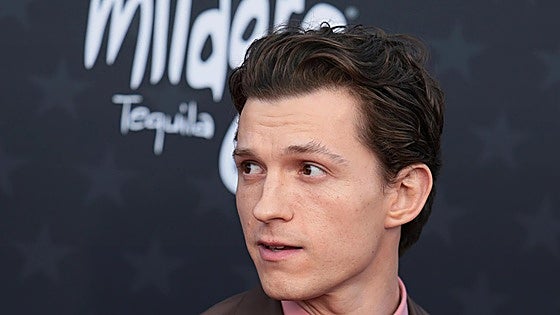 Tom Holland habla sobre cómo su cerveza sin alcohol le ayuda a mantenerse sobrio
