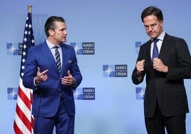 El secretario de Defensa de EE UU, Pete Hegseth, y el secretario general de la OTAN, Mark Rutte.