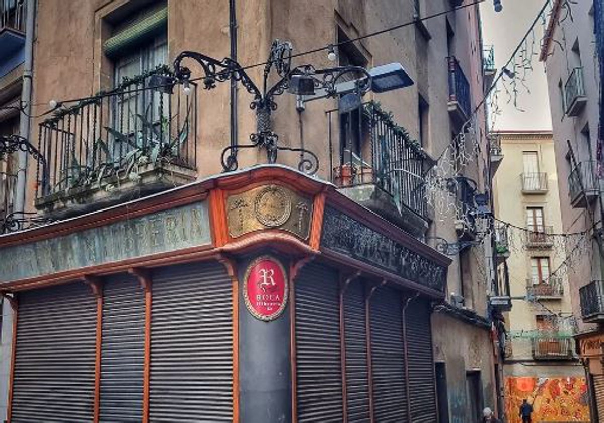 Fachada de la librería Roca en el casco histórico de Manresa, en la provincia de Barcelona.