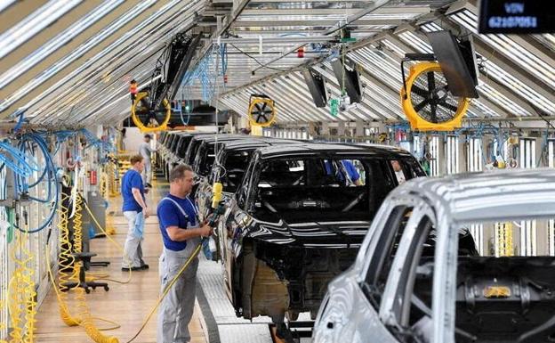 La fabricación de automóviles es uno de los grandes motores de la economía alemana. Ahora ha perdido ventas por la competencia con China.