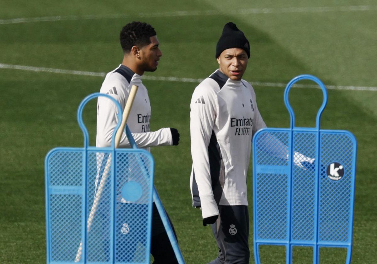 Bellingham and Mbappé during the last training session before Real Madrid faces Manchester City.