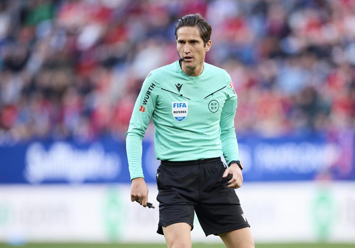 José Luis Munuera Montero, durante el polémico Osasuna-Real Madrid.