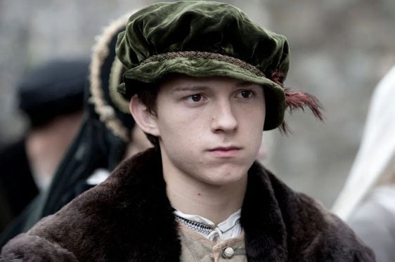 Tom Holland, en 'Wolf Hall: el trueno en el reino'.