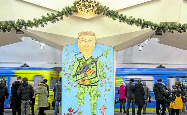 Los niños ucranianos reflejan la guerra en el metro de Járkov.