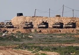 Tanques israelíes en la Franja de Gaza.